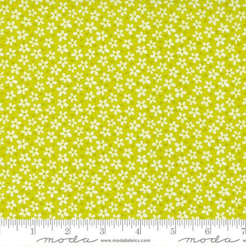 Sweet and Plenty by Moda - Free Ditsy Floral Limeade 22454-18