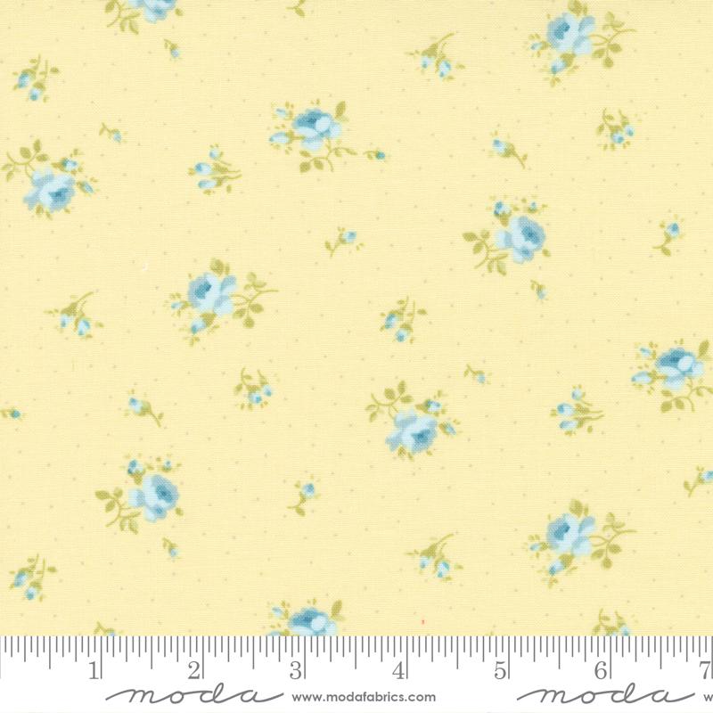The Shores by Moda - Medium Floral Sunshine 18744-12